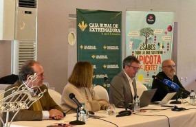 ep la consejera de agricultura de la junta de extremadura mercedes moran junto con el presidente de