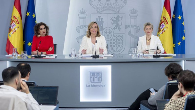 ep la vicepresidenta primera y ministra de hacienda maria jesus montero la ministra portavoz pilar