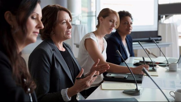 ep las mujeres ocupan el 40 de los puestos directivos en espana segun grant thornton