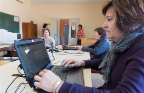 ep mayores recibiendo clasesunolos telecentros