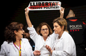 ep miembros del personal sanitario del hospital de sant pau se concentran a las puertas del centro