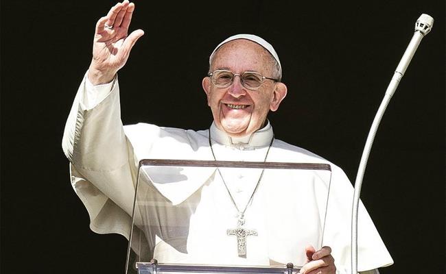 El Papa Francisco saluda en una imagen de su cuenta de Instagram | INSTAGRAM ep papa francisco saludauna imagensu cuentainstagram