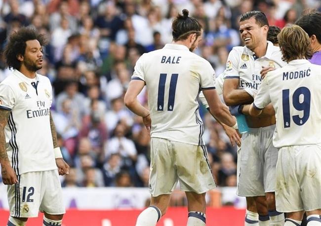 Pepe, en el momento de lesionarse las costillas en el derbi | LALIGA ep pepe enmomentolesionarsecostillasderbi