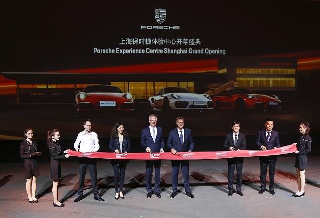 ep porsche inaugura su experience centre de shangai china