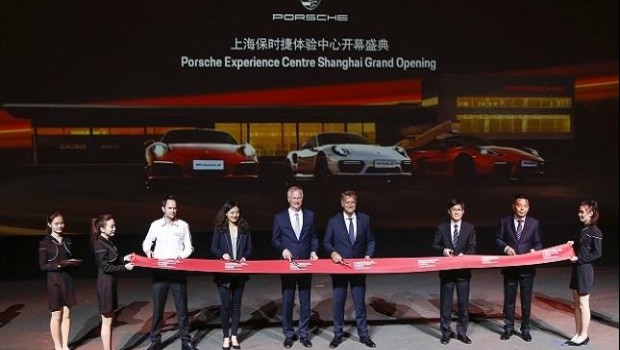 ep porsche inaugura su experience centre de shangai china