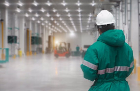 ep trabajador del sector del almacenamiento del frio
