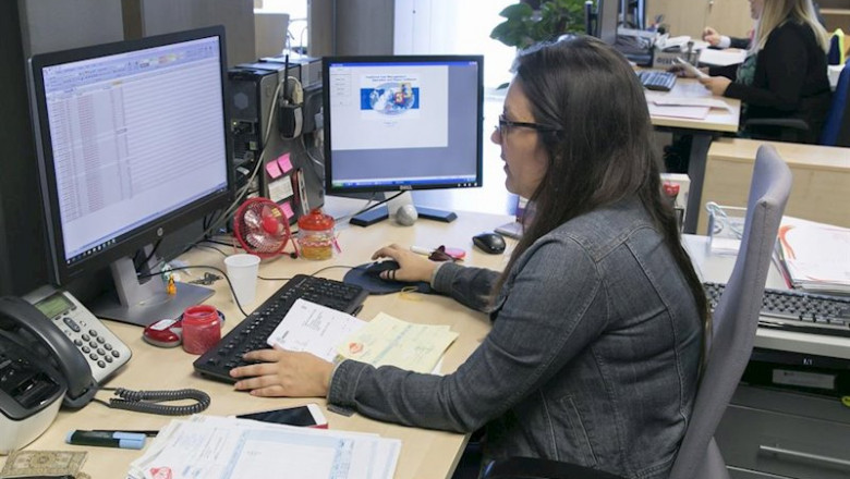 Trabajadores en una oficina. | TITSA - Archivo ep trabajadores en una oficina