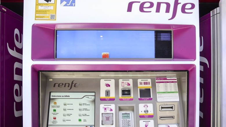ep una maquina de venta de billetes en la estacion madrid atocha cercanias a 8 de agosto de 2022 ep una maquina de venta de billetes en la estacion madrid atocha cercanias a 8 de agosto de 2022