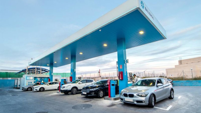ep archivo   el 36 de los espanoles elige gasolineras low cost para repostar sus vehiculos segun