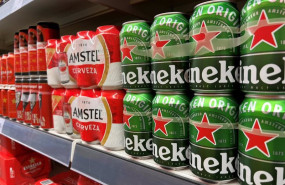 ep archivo latas de heineken y amstel en los lineales de supermercados ep archivo latas de heineken y amstel en los lineales de supermercados