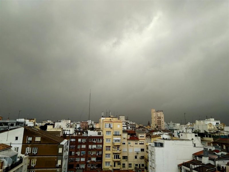 La Aemet baja a amarillo la alerta en Madrid por las lluvias provocadas por la DANA