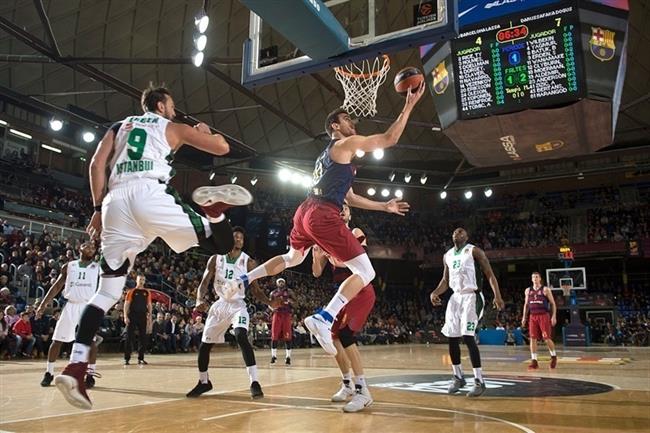 Claver intenta la canasta ante la defensa del Darussafaka | EUROLEAGUE ep claverla canastala defensadarussafaka