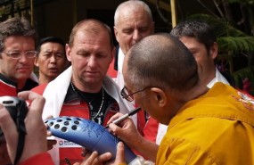 ep dalai lama firmandoantorcha olimpica