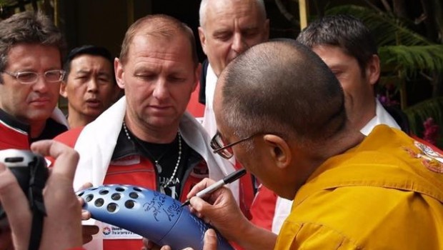 ep dalai lama firmandoantorcha olimpica
