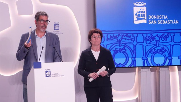 ep el alcalde de san sebastian eneko goia y la concejala de planificacion urbanistica nekane
