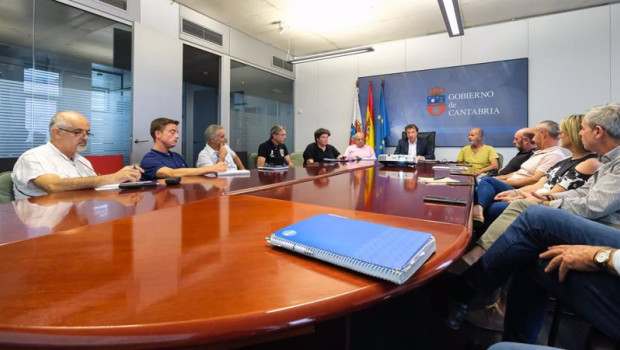 ep el consejero de desarrollo rural ganaderia pesca y alimentacion pablo palencia se reune con el