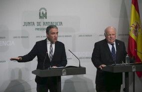 ep el consejero de presidencia elias bendodo i y el consejero de salud y familias jesus aguirre d en