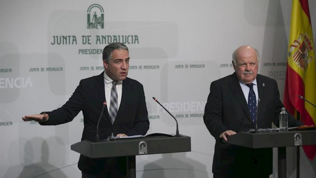 ep el consejero de presidencia elias bendodo i y el consejero de salud y familias jesus aguirre d en