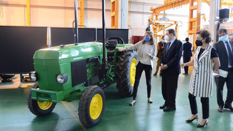 El ministro de Agricultura, Pesca y Alimentación, Luis Planas, durante su visita a la Estación Mecánica Agrícola (EMA) | MAPA ep el ministro de agricultura pesca y alimentacion luis planas durante su visita a la estacion