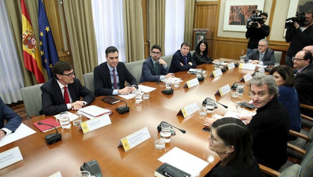 ep el ministro de sanidad salvador illa 1i habla con el presidente del gobierno pedro sanchez 2i