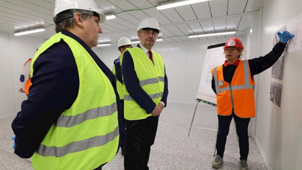 ep el presidente de aragon javier lamban visita la instalacion de un hospital de campana en feria