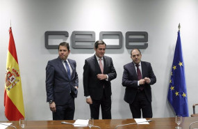 ep el presidente de cepyme izda gerardo cuerva junto al presidente de ceoe antonio garamendi centro