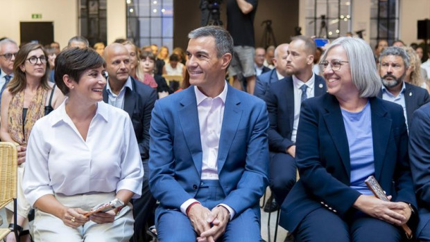 ep el presidente del gobierno pedro sanchez acompanado por la ministra de vivienda isabel rodriguez