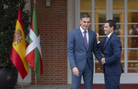 ep el presidente del gobierno pedro sanchez i recibe al lehendakari imanol pradales d en el complejo