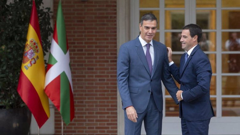 ep el presidente del gobierno pedro sanchez i recibe al lehendakari imanol pradales d en el complejo ep el presidente del gobierno pedro sanchez i recibe al lehendakari imanol pradales d en el complejo