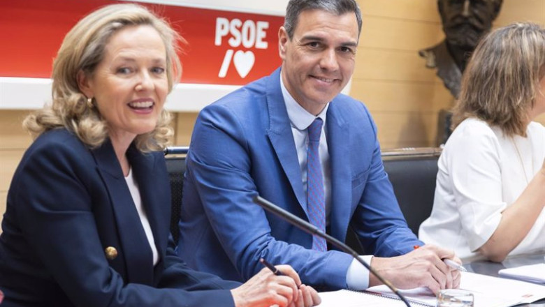 ep el presidente del gobierno y secretario general del psoe pedro sanchez junto a la vicepresidenta ep el presidente del gobierno y secretario general del psoe pedro sanchez junto a la vicepresidenta