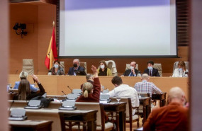 ep el vicepresidente primero de la comision de presupuestos guillermo meijon 2i y la presidenta de