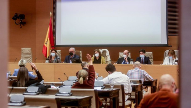 ep el vicepresidente primero de la comision de presupuestos guillermo meijon 2i y la presidenta de