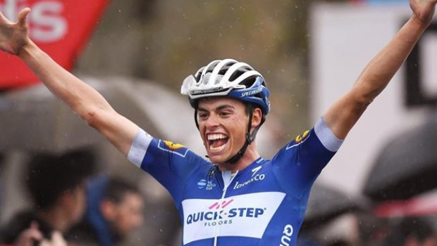 ep enric mas quick-step floors celebratriunfola 20 etapa