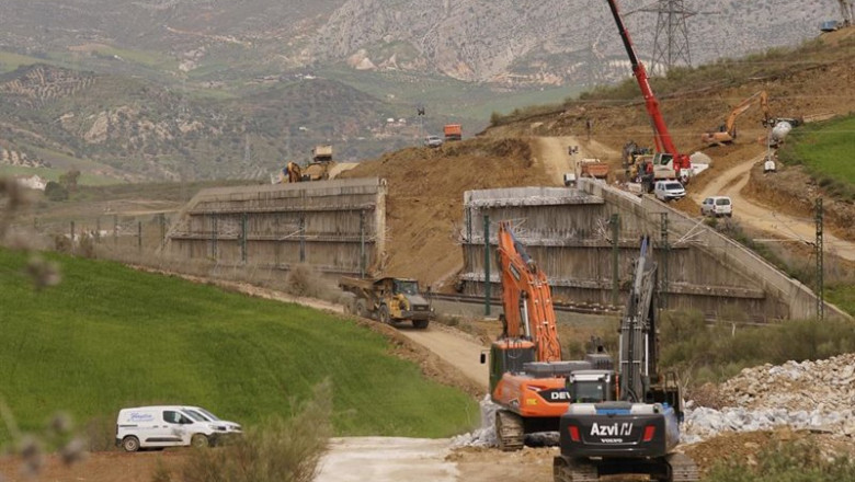 ep imagen de las obras de emergencias sobre el talud que se vio gravemente afectado por el pasado