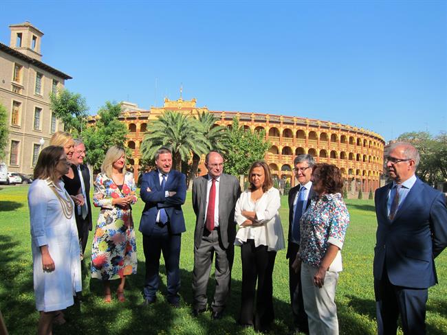 Javier Lambán, junto a los consejeros este jueves en los jardines del Pignatelli | EUROPA PRESS ep javier lamban juntolos consejerosjueveslos jardinespignatelli