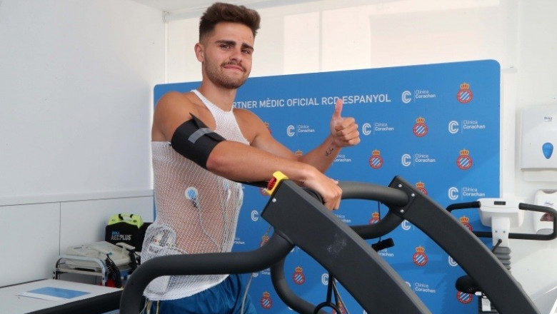 El jugador del RCD Espanyol Óscar Melendo en la revisión médica de pretemporada 2019/20 | RCD ESPANYOL ep jugadorrcd espanyol oscar melendola revision medicapretemporada 201920