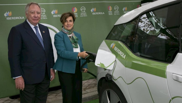 ep la consejera delegada de iberdrola espana angeles santamaria y el presidente del comite ejecutivo