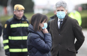 ep la ministra de defensa margarita robles y el ministro del interior fernando grande-marlaska a su