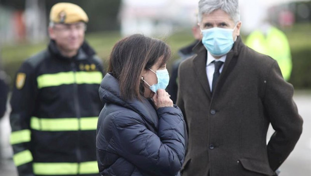 ep la ministra de defensa margarita robles y el ministro del interior fernando grande-marlaska a su