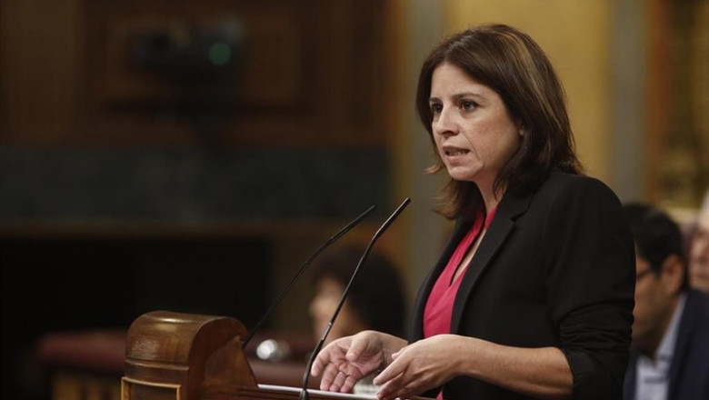 La vicesecretaria general del PSOE y portavoz del partido en el Congreso, Adriana Lastra, interviene durante la segunda sesión del debate de investidura del candidato socialista a la Presidencia del Gobierno. | Eduardo Parra - Europa Press ep la vicesecretaria generalpsoeportavozpartidocongreso adriana lastra interviene durantesegunda sesiondebateinvestiduracandidato socialistala presidenciagobierno
