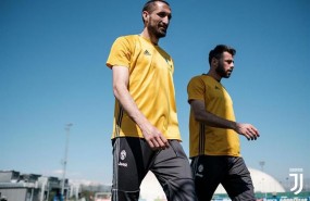 ep los jugadores italianos andrea barzagligiorgio chiellini