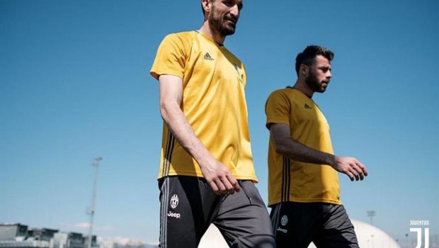 ep los jugadores italianos andrea barzagligiorgio chiellini
