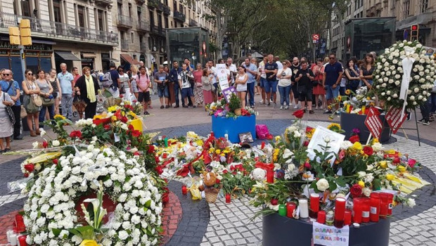 ep ofrendas floralesla ramblaprimer aniversariolos atentados17a