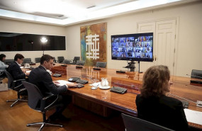 ep pedro sanchez se reune por videoconferencia con los presidentes autonomicos junto a el estan los