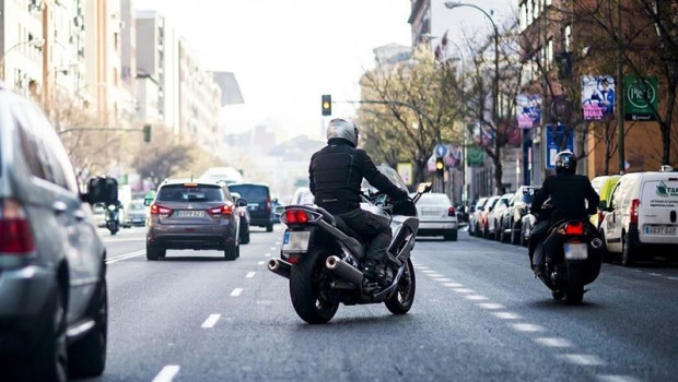 ep seis de cada diez accidentes de moto son provocados por otro vehiculo