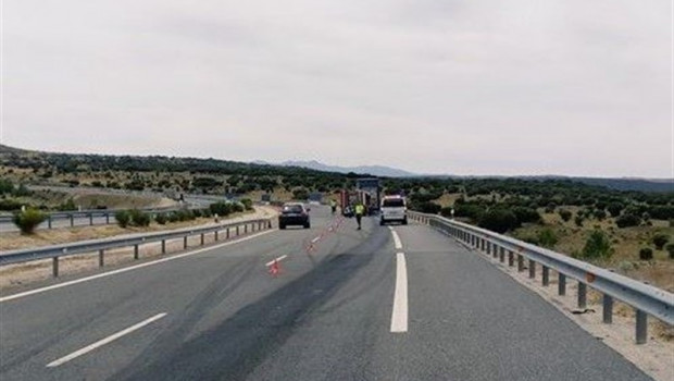 ep sucesos- un fallecidochoqueun turismoun camioncardenosa avila