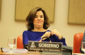 soraya saenz de santamaria comparece en la comision constitucional del congreso