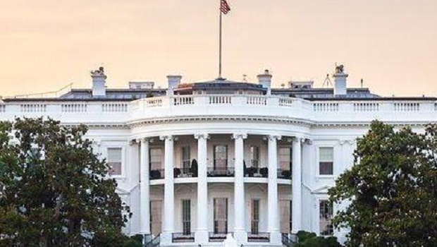 La Casa Blanca afirma que Estados Unidos no cerrará para luchar contra el Covid-19