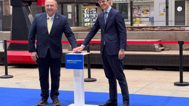 ep alejandro page vicepresidente de general dynamics sbs y el director nacional de armamento de ep alejandro page vicepresidente de general dynamics sbs y el director nacional de armamento de