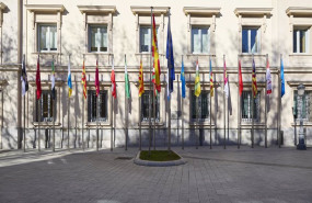 ep archivo   banderas de las comunidades autonomas frente a la fachada del palacio del senado a 14